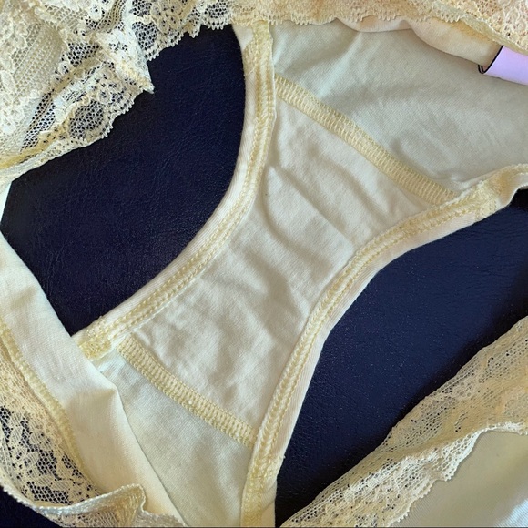 NWOT Victoria’s Secret Low-Rise Hip Hugger - Picture 3 of 4